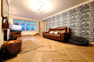 Living Room - click for photo gallery